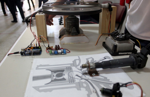 Edirne'de lise öğrencileri benzinli motor yazılımı geliştirdi