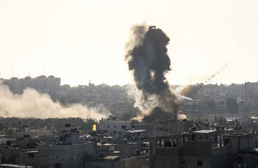 İsrail ordusu Gazze'de AA'nın ofisinin bulunduğu binayı vurdu