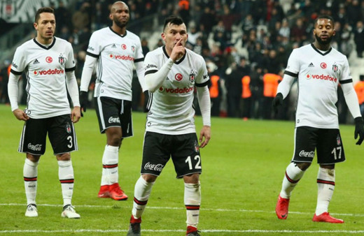 Beşiktaş'ın yıldız oyuncusu için Parma'dan resmi transfer açıklaması