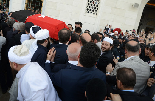 Bilal Erdoğan, Mısıroğlu'nun cenazesinde Felak ve Nas surelerini okudu