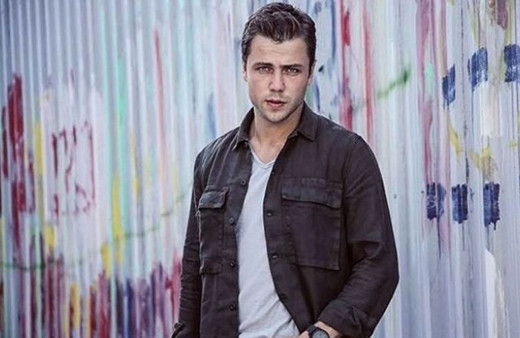 Tolga Sarıtaş basından kaçtı! Trafiği birbirine kattı