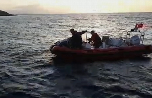 Balıkesir'de 1 tonluk uyuşturucu tekneyi batırdı