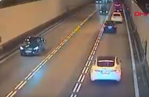 Ters yöne giren dikkatsiz sürücü kazaya sebep oldu