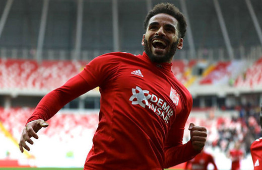 Fenerbahçe'den Galatasaray'a Douglas çalımı