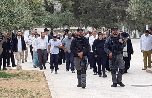 Fanatik Yahudilerden Mescid-i Aksa'ya baskın