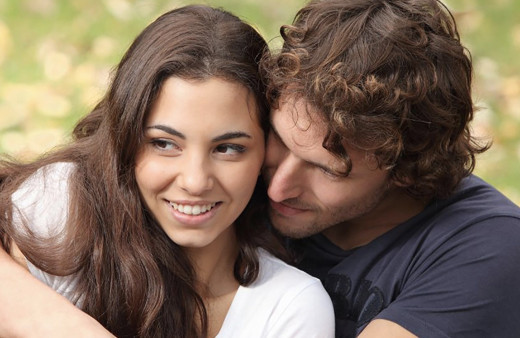 Karı-koca öpüşürse oruç bozulur mu 61 gün kefaret gerekir mi?