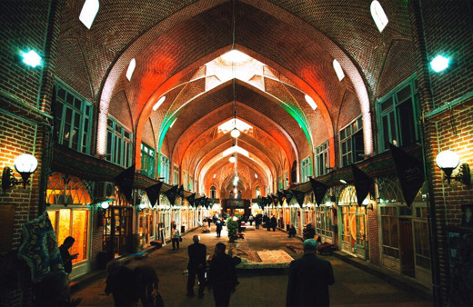 İran’ın tarihi kapalı çarşısında yangın çıktı