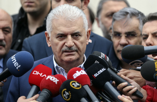Binali Yıldırım'dan sanatçılarla ilgili yorum: Taraf tutmak kariyerine fayda sağlamaz