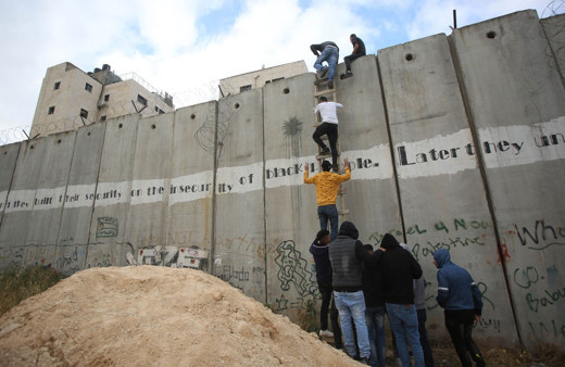 Mescid-i Aksa'ya ulaşmak için duvarı tırmandılar