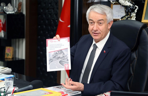 AK Partili Isparta Belediye Başkanı MHP'lileri sürüp işten attı