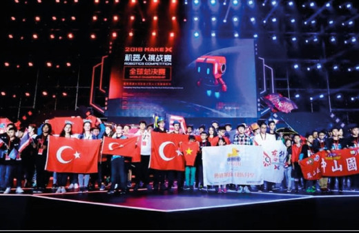 Milli Eğitim Bakanı Ziya Selçuk robotik yarışmada derece alan öğrencileri kutladı