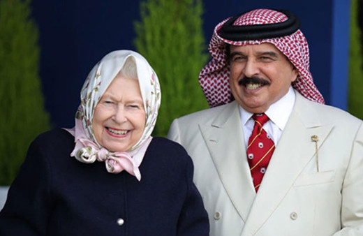 Kraliçe 2. Elizabeth'den başörtülü karşılama İngilizler çok tepki gösterdi