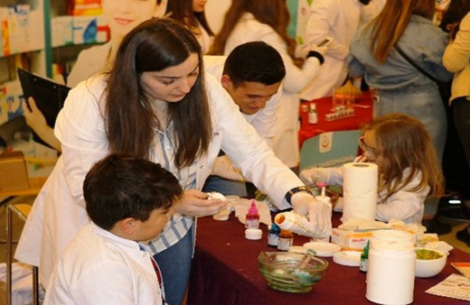 Eczacılığı çocuklara oyunlarla anlattılar