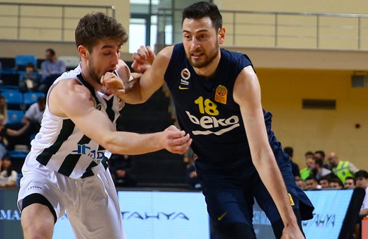 Fenerbahçe Beko'nun geNç yıldızı Agehan Arna 51 sayı attı