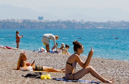 Konyaaltı sahili turistlere kaldı