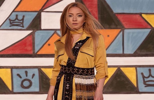 Ece Seçkin'den takipçisine sert çıkış! Boyuna takılan takipçi kızdırdı!