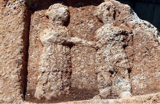 Adıyaman'da Roma dönemine ait 8 tonluk kayada 'ayrılık figürü'