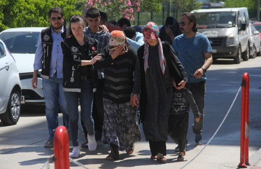 Kadının vücuduna sardığı uyuşturucuyu narkotik köpeği buldu