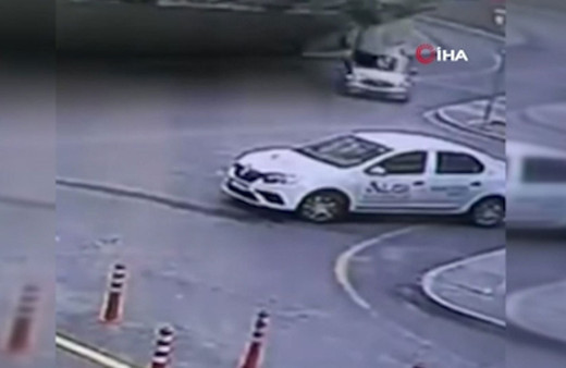 Başakşehir'de istinat duvarı çökme anı böyle görüntüledi