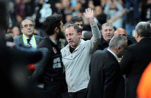 Beşiktaş'ın teknik direktörü Sergen Yalçın olacaktı direkten döndü