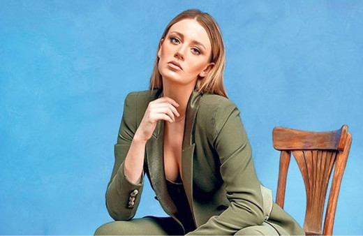 Gizem Karaca cezaevine girmekten kurtuldu! Mutluluk pozu verdi