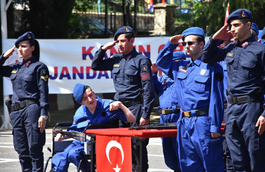 Engelli gençler, jandarma oldu