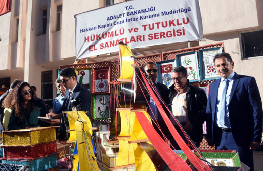 Hakkari'deki tutuklu ve hükümlüler sergi açtı