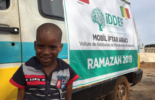 Mobil iftar araçları yoksullara ulaşıyor