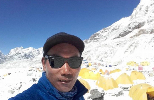 23’üncü kez Everest’e tırmandı