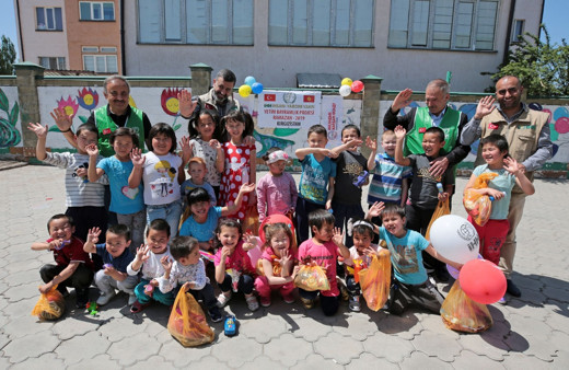 Orta Asya’da yüzler İHH ile güldü