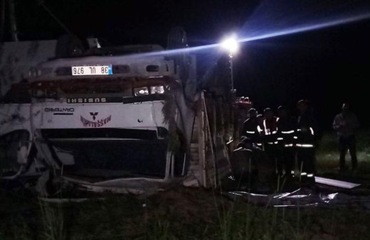 Van'ın Tuşba ilçesinde kaza: 5 ölü 37 yaralı