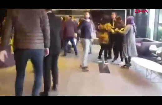 Haliç Üniversitesi'ne baskın... Onlarca kişi güvenliklere vura vura...