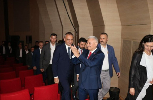 Yıldırım'dan ergen protestoculara alkışlı cevap