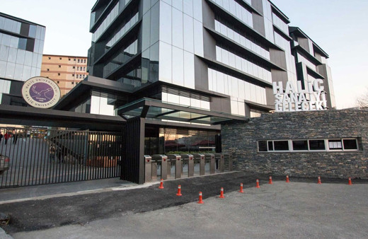 Türkiye böyle rezalet görmedi! Eski rektör üniversite bastı