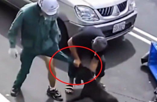 Vahşi pitbull motosikletli postacıya saldırdı