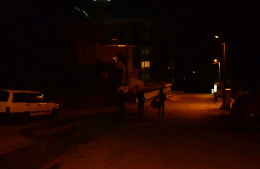 İzmir'de Ramazan davulcusu sahurda İzmir Marşı çaldı sosyal medya yıkıldı