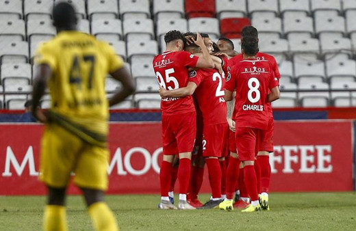 Antalyaspor 3 puanı 3 golle aldı