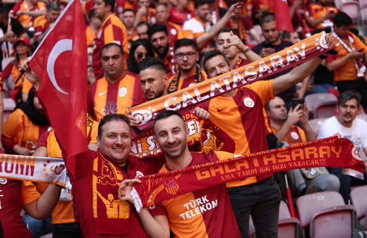 Aslantepe'de futbol şöleni 19 Mayıs coşkusu