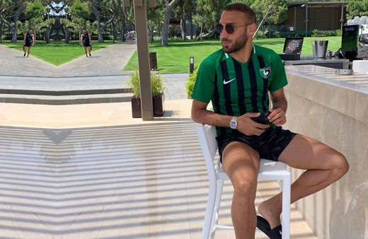 Cenk Tosun formayı giydi mesaj yolladı
