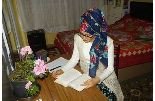 Kütahyalı üniversite öğrencisi Kevser Çoban kanseri kitap yazarak yendi