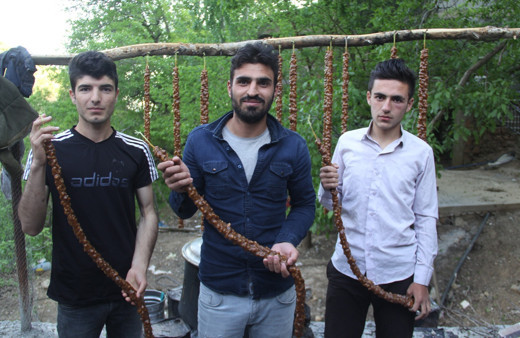 Yılda 500 ton cevizli sucuk üretiyorlar