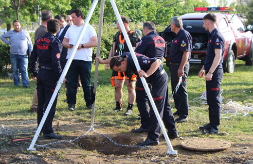 Trabzon'da kanalizasyon çukuruna düşen işçi kayboldu