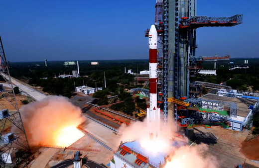 Hindistan, uzaya gözlem uydusu fırlattı!