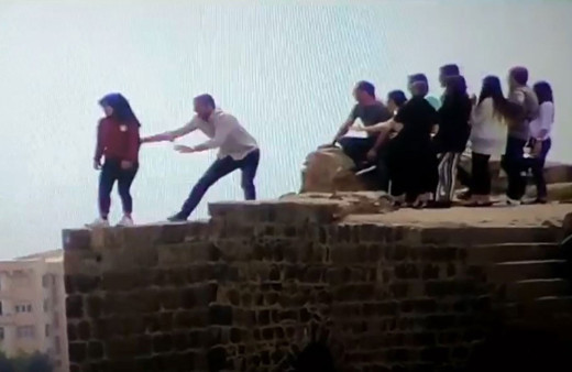 Surlardan intihara kalkışan genç kızı polis son anda kurtardı