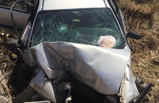 Antakya'da çocuğun kullandığı otomobil şarampole yuvarlandı: 1 ölü, 2 yaralı