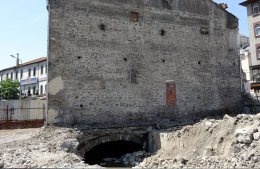 Trabzon'da kentsel dönüşümde tarihi sur ve menfez ortaya çıktı
