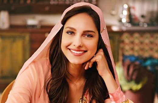 Yeni Gelin yıldızı Jessica May'in İstiklal Marşı'na olay tepkisi