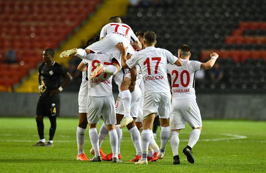 Gazişehir finale göz kırptı