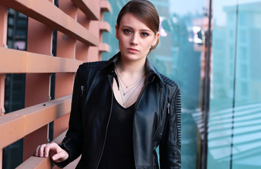 Uyuşturucudan ceza alan Gizem Karaca'ya bir darbe daha