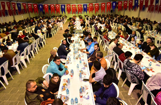 İBB'den her gün 15 bin kişiye iftar ve sahur hizmeti